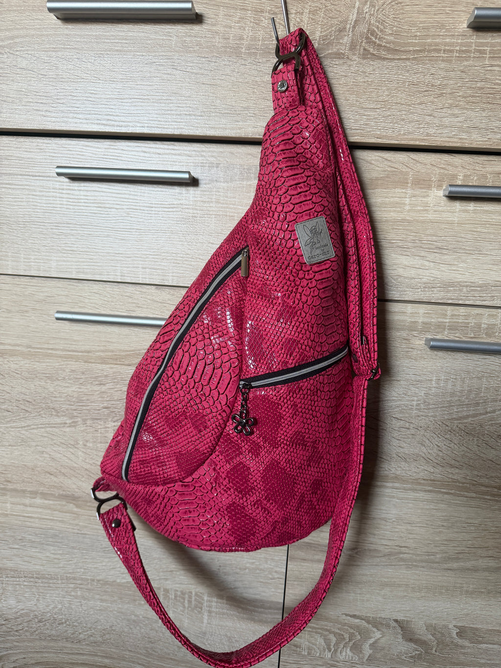 CrossbodyBag/ Sling Bag /  Umhängetasche - Farbe Pink - Sneak Optik